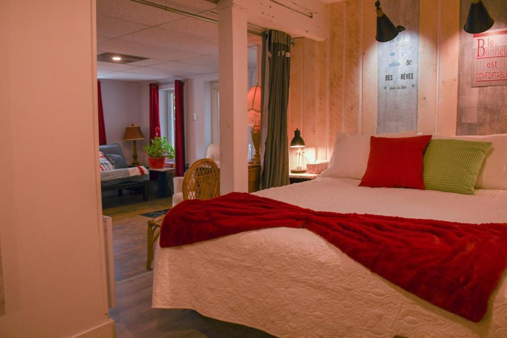 Gite Grand Moment Bed and Breakfast Cabano Esterno foto