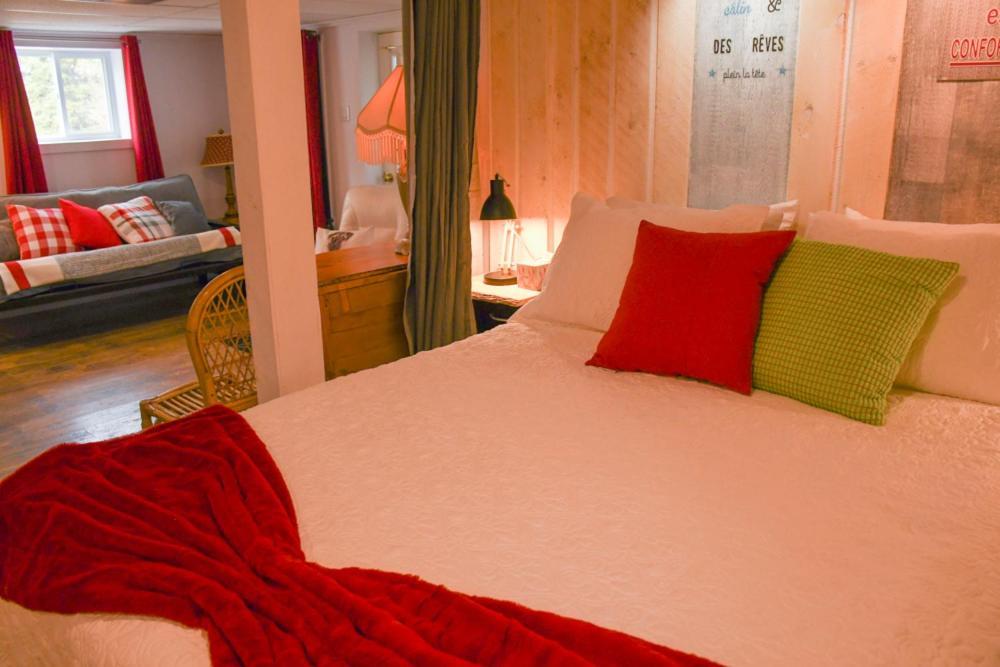 Gite Grand Moment Bed and Breakfast Cabano Esterno foto